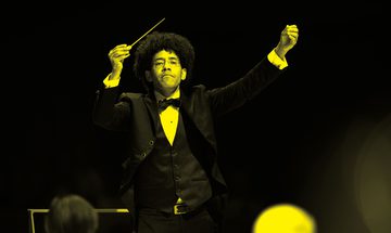 A black and yellow image of Rafael Payare conducting an orchestra
